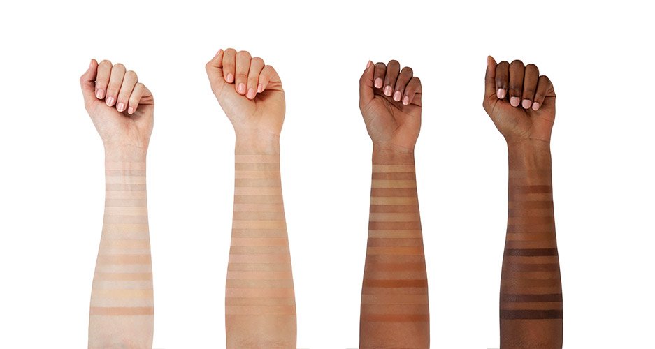 Base de maquillaje Muestra en brazo de la base de maquillaje moldeable True Match 3